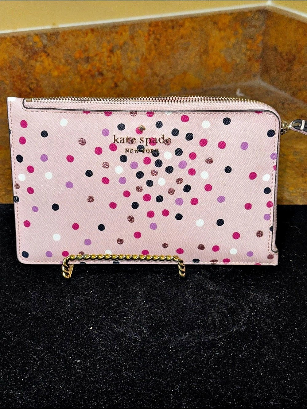 Kate Spade New York Staci Medium L-Zip Wristlet
Wallet in the playful Festive Co